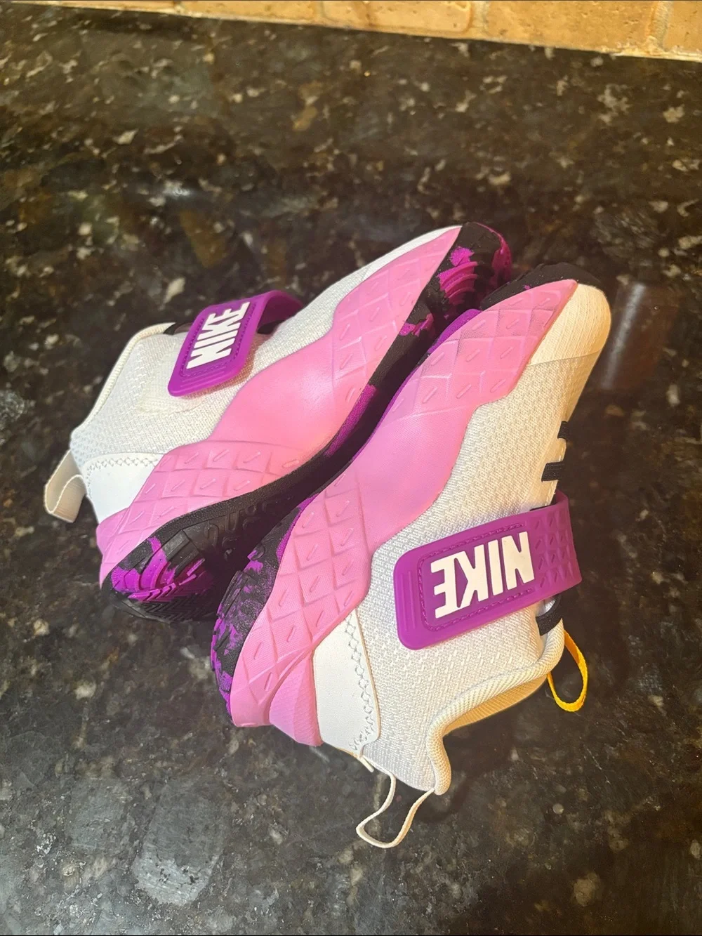 NEW Nike Team Hustle D 12 trainers! Child 11.5